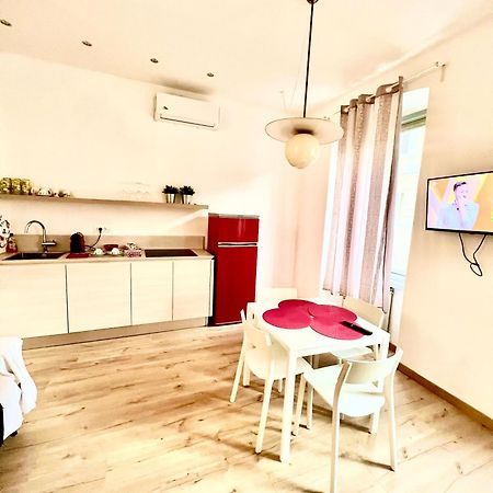 טריאסטה Alla Scalinata Del Teatro Rossetti Confort Suites Parcheggio מראה חיצוני תמונה