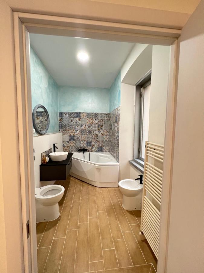 טריאסטה Alla Scalinata Del Teatro Rossetti Confort Suites Parcheggio מראה חיצוני תמונה