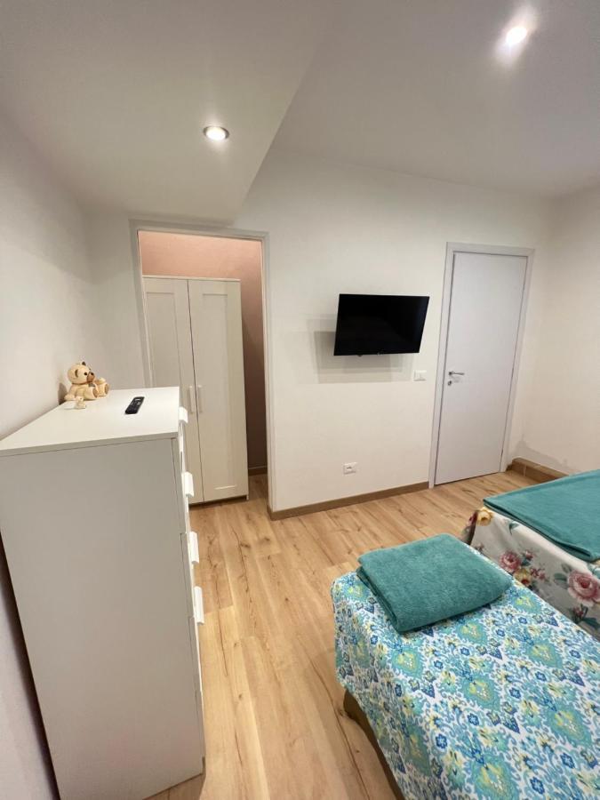 טריאסטה Alla Scalinata Del Teatro Rossetti Confort Suites Parcheggio מראה חיצוני תמונה
