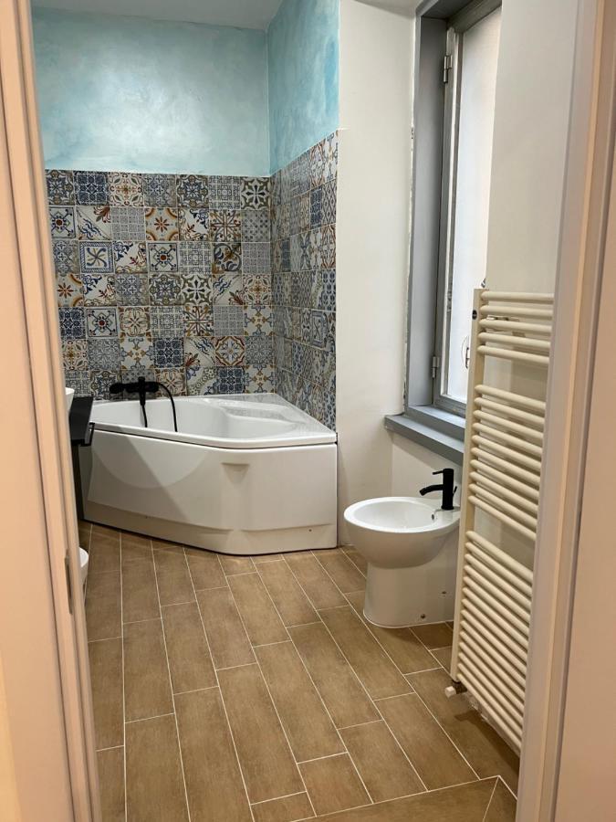 טריאסטה Alla Scalinata Del Teatro Rossetti Confort Suites Parcheggio מראה חיצוני תמונה