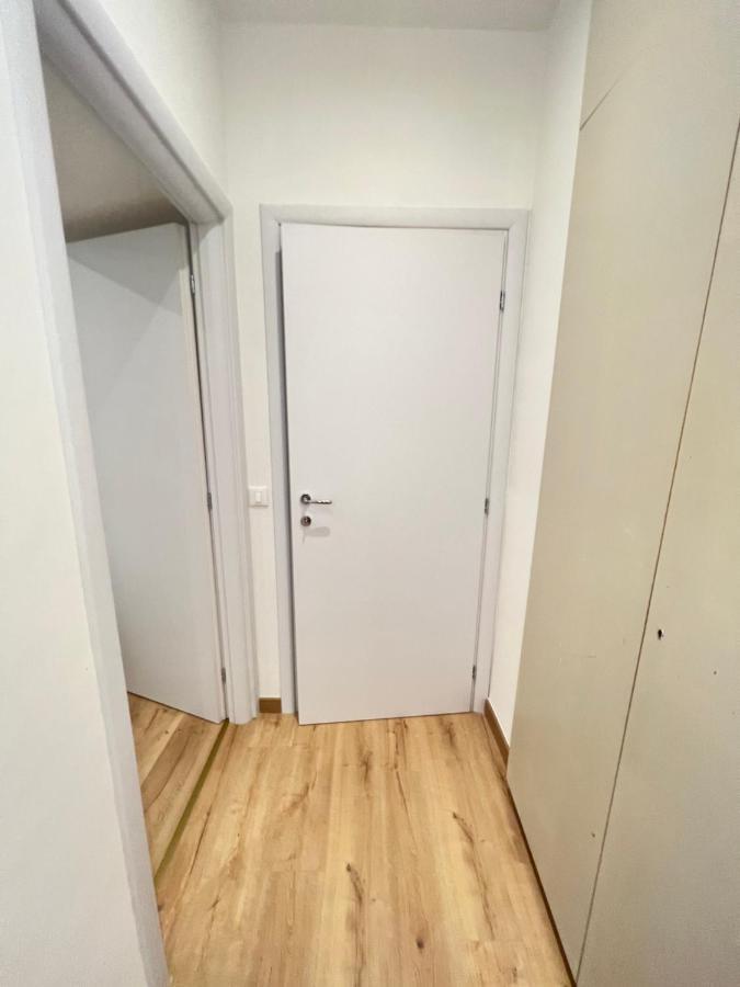 טריאסטה Alla Scalinata Del Teatro Rossetti Confort Suites Parcheggio מראה חיצוני תמונה