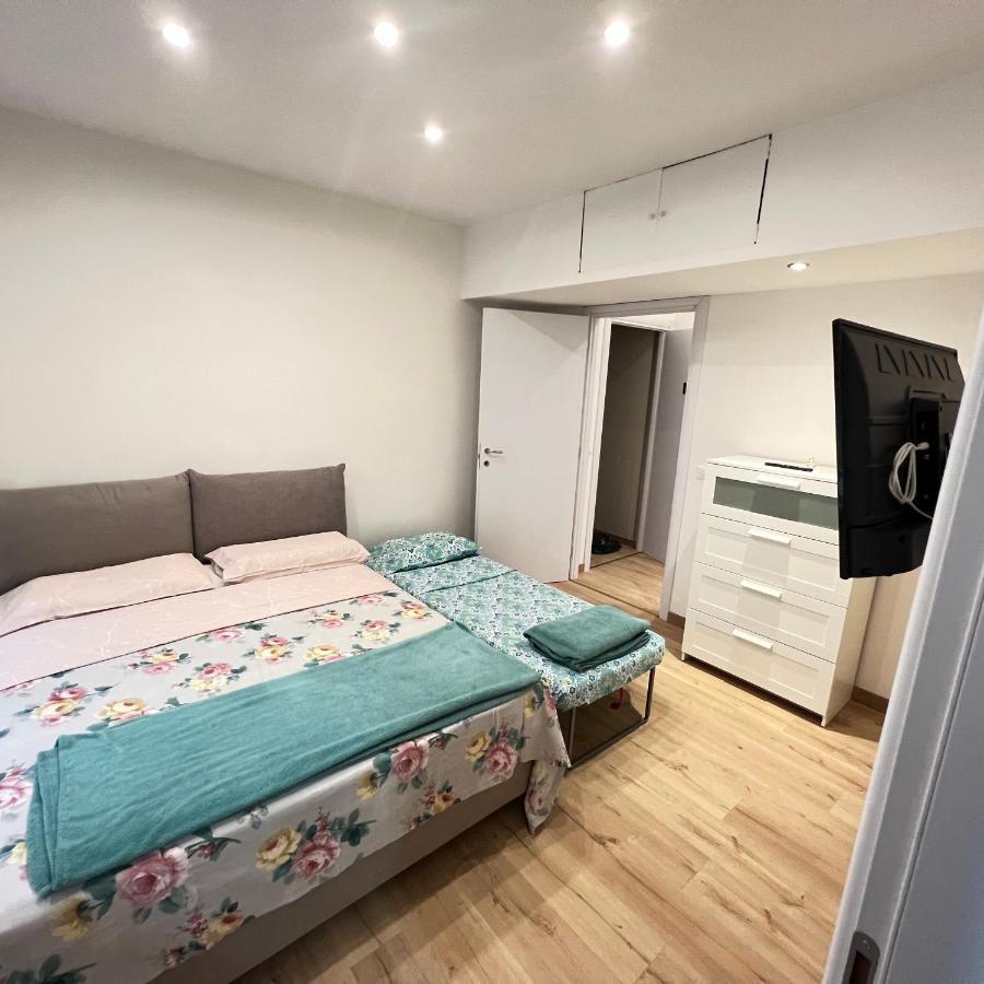 טריאסטה Alla Scalinata Del Teatro Rossetti Confort Suites Parcheggio מראה חיצוני תמונה