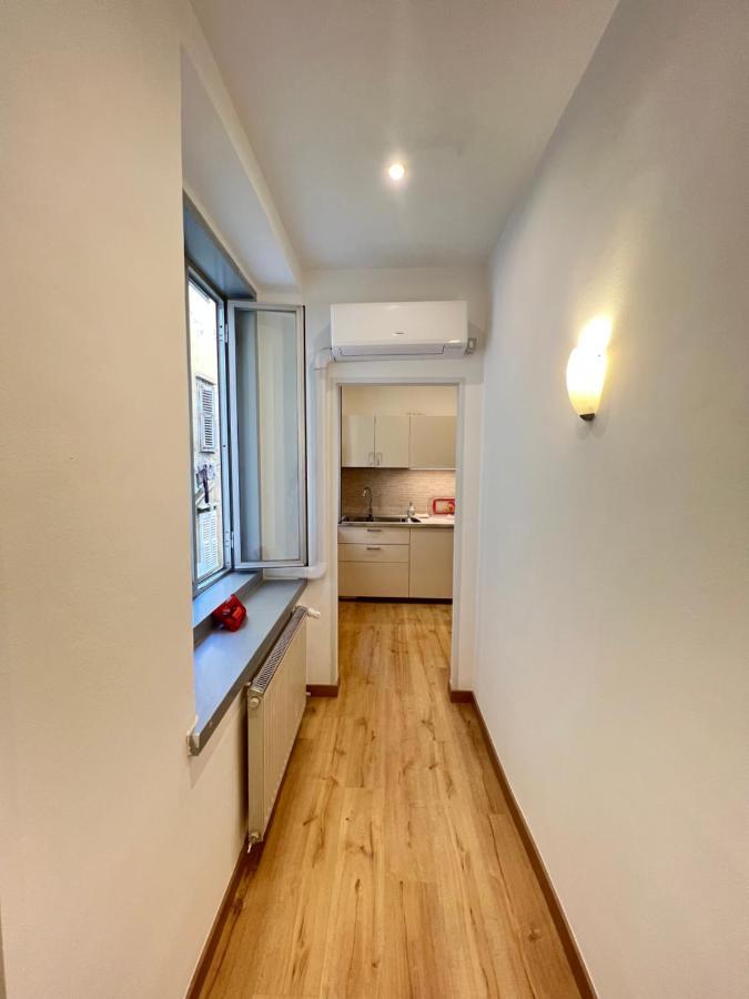 טריאסטה Alla Scalinata Del Teatro Rossetti Confort Suites Parcheggio מראה חיצוני תמונה