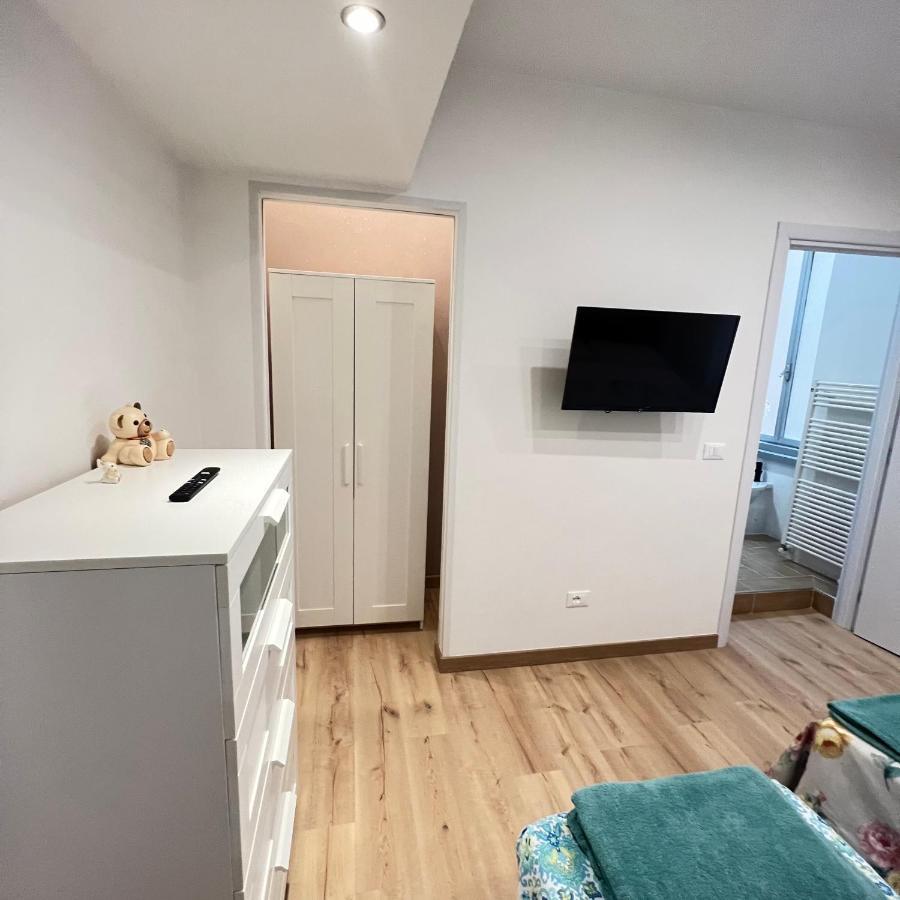 טריאסטה Alla Scalinata Del Teatro Rossetti Confort Suites Parcheggio מראה חיצוני תמונה