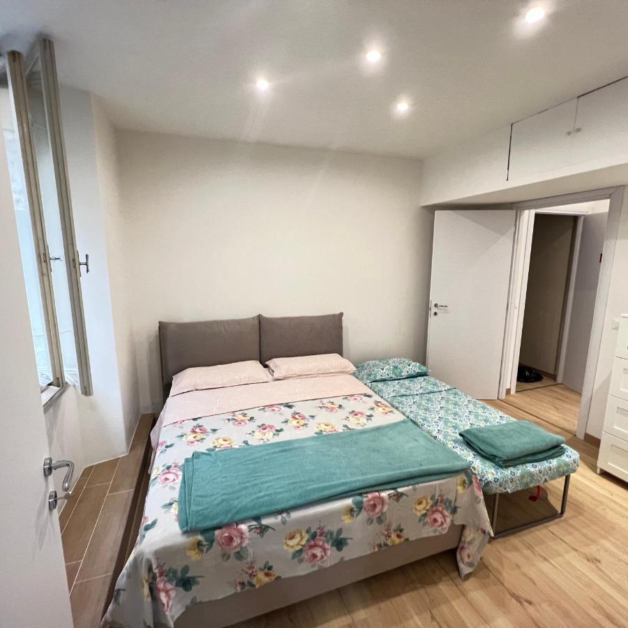 טריאסטה Alla Scalinata Del Teatro Rossetti Confort Suites Parcheggio מראה חיצוני תמונה