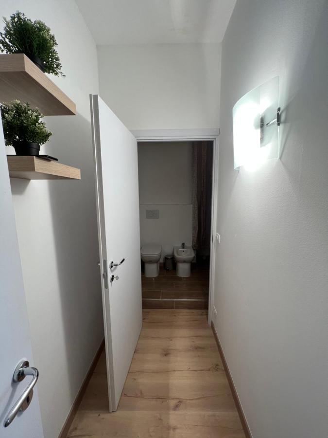 טריאסטה Alla Scalinata Del Teatro Rossetti Confort Suites Parcheggio מראה חיצוני תמונה