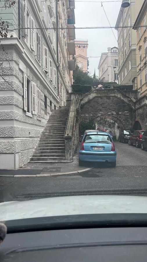 טריאסטה Alla Scalinata Del Teatro Rossetti Confort Suites Parcheggio מראה חיצוני תמונה