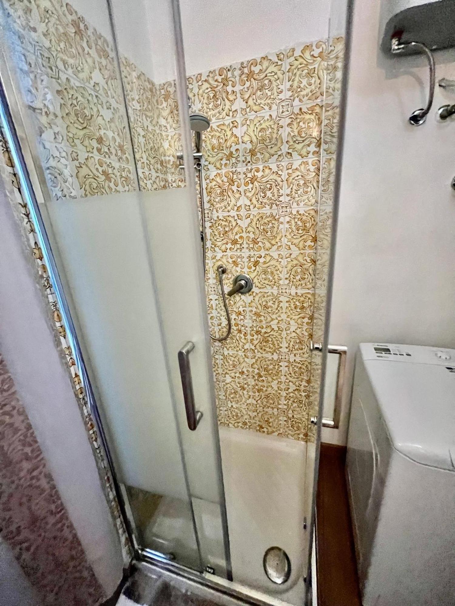 טריאסטה Alla Scalinata Del Teatro Rossetti Confort Suites Parcheggio מראה חיצוני תמונה